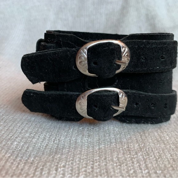 Hand crafted - Black Leather Cuff blue beads metal pieces ajustable bracelet - Picture 6 of 7